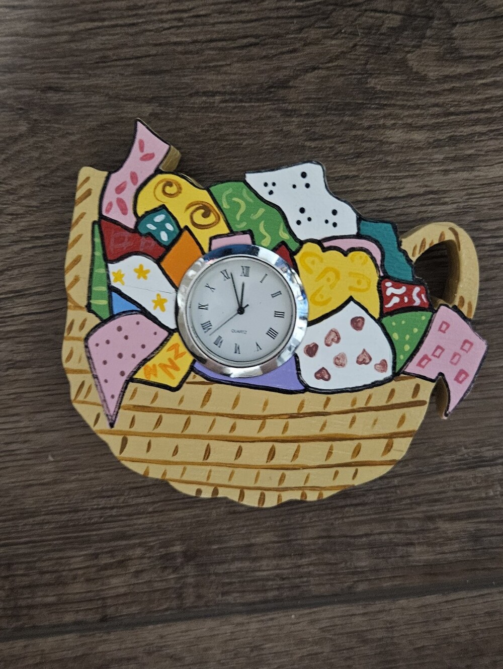Vintage Quilt Basket Clock